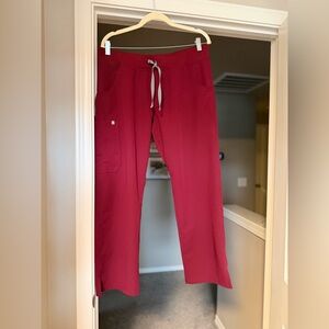 Women’s FIGS Kade Scrub pants in Burgundy L/P